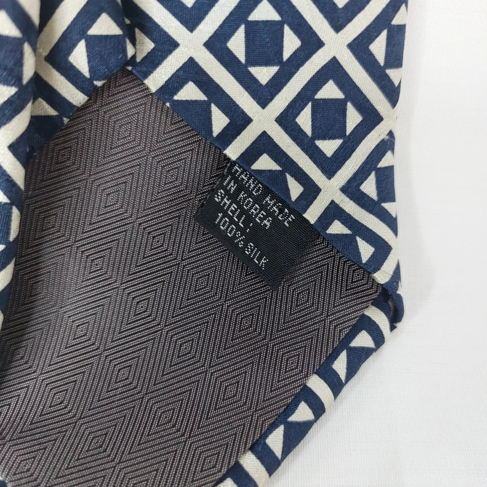 Tongue Tied Necktie By Tom McLellon 100% Silk Mens Navy Cream Tie 60